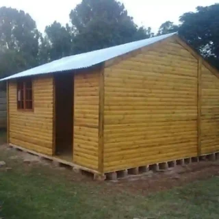 Log,Louvre,pallet and knottypine.log