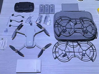 DJI mini se fly more combo + free prop guards
