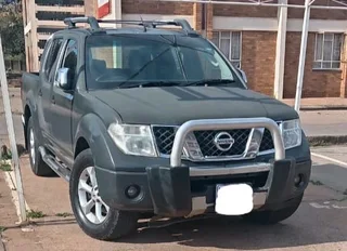 Nissan Navara V8