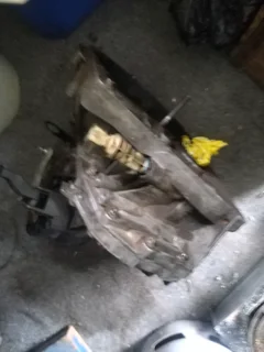 Complete gear box.. Np200