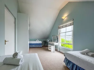 Hout Bay: short term rental, 3 bed duplex, available March 2026, negotiable