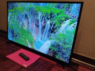 Samsung SMART UHD 55 inch TV With All The Mod Apps:DStv,Netflix,Prime V,YouTube,etc