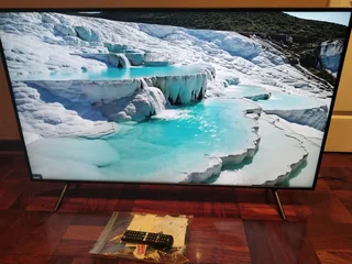 55 Inch Smart Samsung Uhd Tv With All The Mod Apps And Functions: Awesome Picture Quality