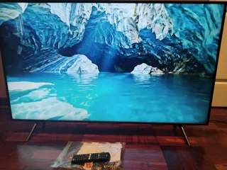 55 inch SMART Samsung UHd TV With All The Mod Apps and Functions: Awesome Picture Quality