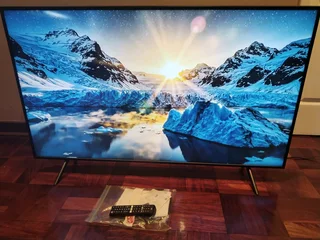 55 inch SMART Samsung UHd TV With All The Mod Apps and Functions: Awesome Picture Quality