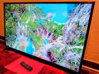 Samsung Smart 55inch UHD TV With All The Mod Apps and Functions:Has DStv,Netflix,Showmax,Prime V,etc