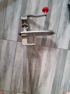 Commercial grade can opener