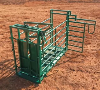 CATTLE SCALE CRATE WITH NECK CLAMP &amp; SIDE GATES