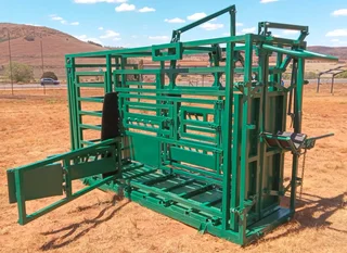 CATTLE SCALE WITH NECK AND BODY CLAMP