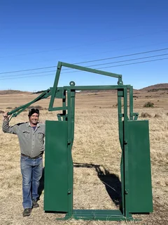 WIDE OPENING HEAVY DUTY CATTLE NECK CLAMP