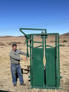 WIDE OPENING HEAVY DUTY CATTLE NECK CLAMP