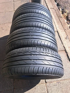 225/50R17 Bridgestone tires of 98% thread left, leave your whatsapp number if interested.