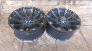 Two 18 inch roms for all 6 holes backki. Ranger, Hilux,  Isuzu,  etc.... Leave your whatsapp number