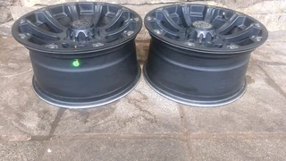 Two 18 inch roms for all 6 holes backki. Ranger, Hilux,  Isuzu,  etc.... Leave your whatsapp number
