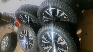 255/60R18 Isuzu black mags and brand new general grabber tires, leave your whatsapp # if interested