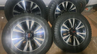 255/60R18 Isuzu black mags and brand new general grabber tires, leave your whatsapp # if interested