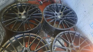 21 inch original porsche mags leave your whatsapp number if interested.