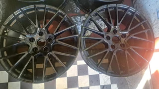 21 inch original porsche mags leave your whatsapp number if interested.
