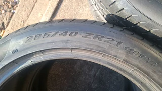 285/40R21 Pirelli tires. leave your whatsapp number if interested.