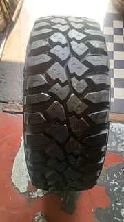 Lt 315/70R17 Mickey Thompson tire. leave your whatsapp number if interested.