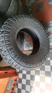 Lt 315/70R17 Mickey Thompson tire. leave your whatsapp number if interested.