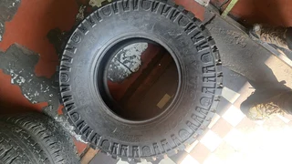 Lt315/70R17 mickey thompson tire. leave your whatsapp number if interested.