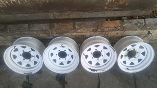 15 inch quantum mags for sale. leave your whatsapp number if interested.