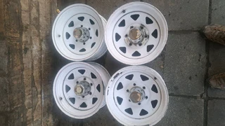 15 inch quantum mags for sale. leave your whatsapp number if interested.