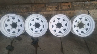 15 inch quantum mags for sale. leave your whatsapp number if interested.