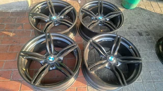19 inche Narrow and wide BMW mags. leave your whatsapp number if interested.