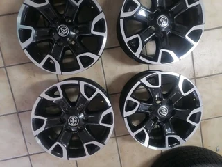 18 inche toyota lengend 50 mags. leave your whatsapp number if interested.