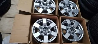 A set of 16 inche nissan np300 hardbody mags leave your whatsapp number if interested.