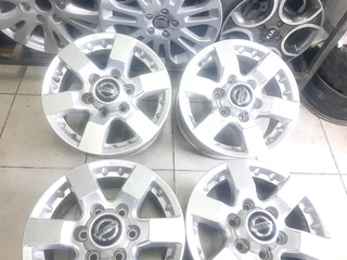 A set of 16 inche nissan np300 hardbody mags leave your whatsapp number if interested.