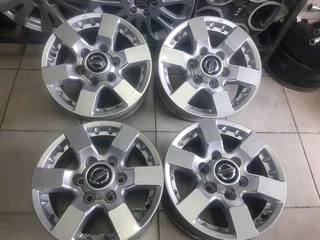 A set of 16 inche nissan np300 hardbody mags leave your whatsapp number if interested.