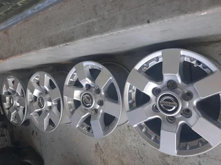 A set of 16 inche nissan np300 hardbody mags leave your whatsapp number if interested.