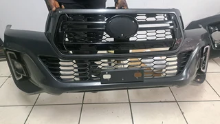 Toyota Hilux legend 50 complete front bumper. Leave your whatsapp number if interested.
