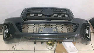 Toyota Hilux legend 50 complete front bumper. Leave your whatsapp number if interested.