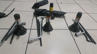 Complete bakkies Jack with accessories for sale. Left your whatsapp number if interested.