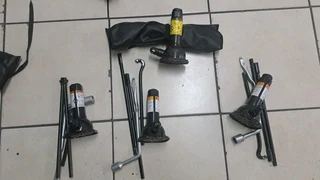 Complete bakkies Jack with accessories for sale. Left your whatsapp number if interested.