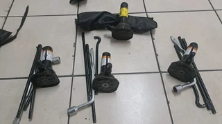 Complete bakkies Jack with accessories for sale. Left your whatsapp number if interested.