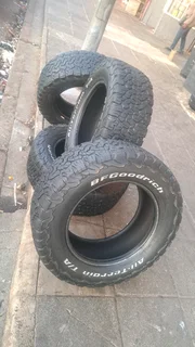 4x BFgoodrich tires of size 285/60R18. leave your whatsapp number if interested 4 pricing.