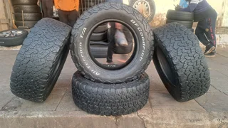 4x BFgoodrich tires of size 285/60R18. leave your whatsapp number if interested 4 pricing.