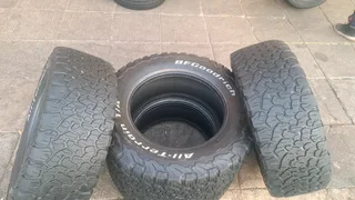 4x BFgoodrich tires of size 285/60R18. leave your whatsapp number if interested 4 pricing.