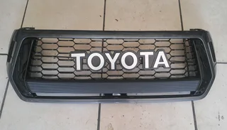 Toyota Hilux GD6 GR Dakar Style grill 2018-2020. leave your whatsapp number if interested.