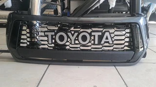 Toyota Hilux GD6 GR Dakar Style grill 2018-2020. leave your whatsapp number if interested.
