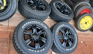 17 Inch Ford Ranger mag rims with 265/65R17 Dunlop Grandtrek tires of 92 threadleft.