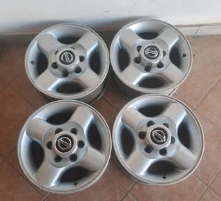 16-inch Nissan Np300 hardbody mag wheels for sale. Leave your whatsapp number if interested