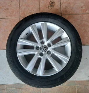  One 15-inch VW Polo rim with 185/60R15 tire . Call/WhatsApp0️⃣6️⃣8️⃣7️⃣5️⃣1️⃣4️⃣4️⃣4️⃣2️⃣