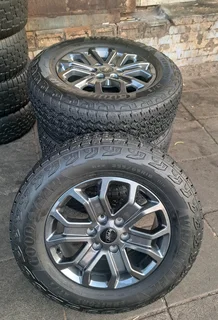 ✅️ 18-inch Ford Ranger rims and 255/65R18 Good Year Wrangler tires.
