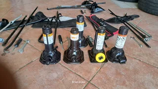 Hydraulic bottle jacks(Toyota, Quantum, GWM and Isuzu). Leave your whatsapp number if interested